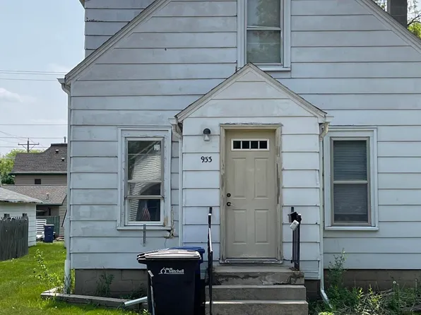 933 E 4th Ave, Mitchell, SD 57301