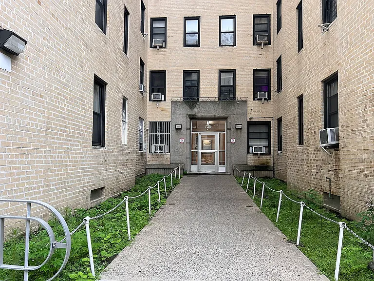 729 W 186th St #2D — Photo 10