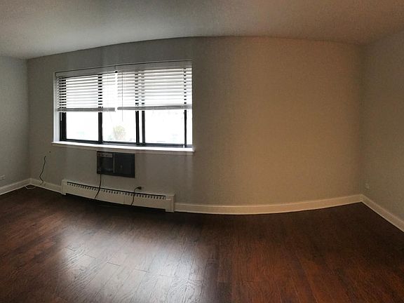3rd image of 5534 1/2 N Kenmore Ave #504