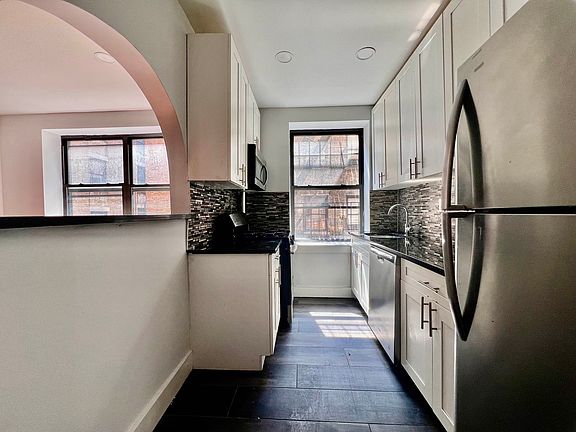 3rd image of 418 W 130th St APT 28