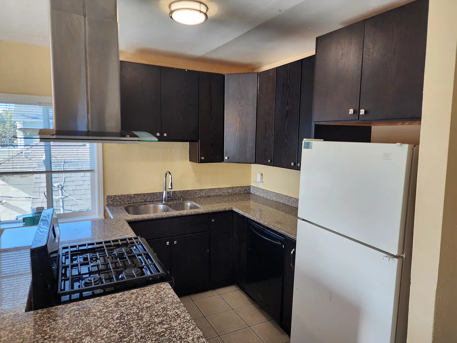 2 bed, 923 sqft, $2,200 — Photo 4