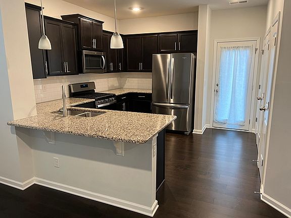 5th image of 1001 Alderwood Cir