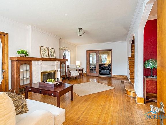 5th image of 2427 Densmore Dr