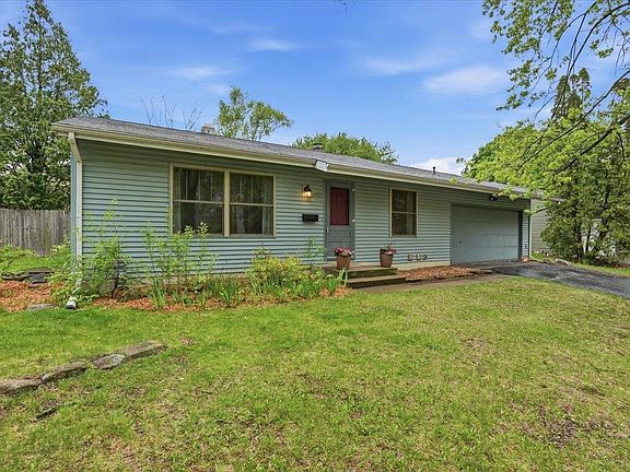4th image of 2402 Westbrook Ln