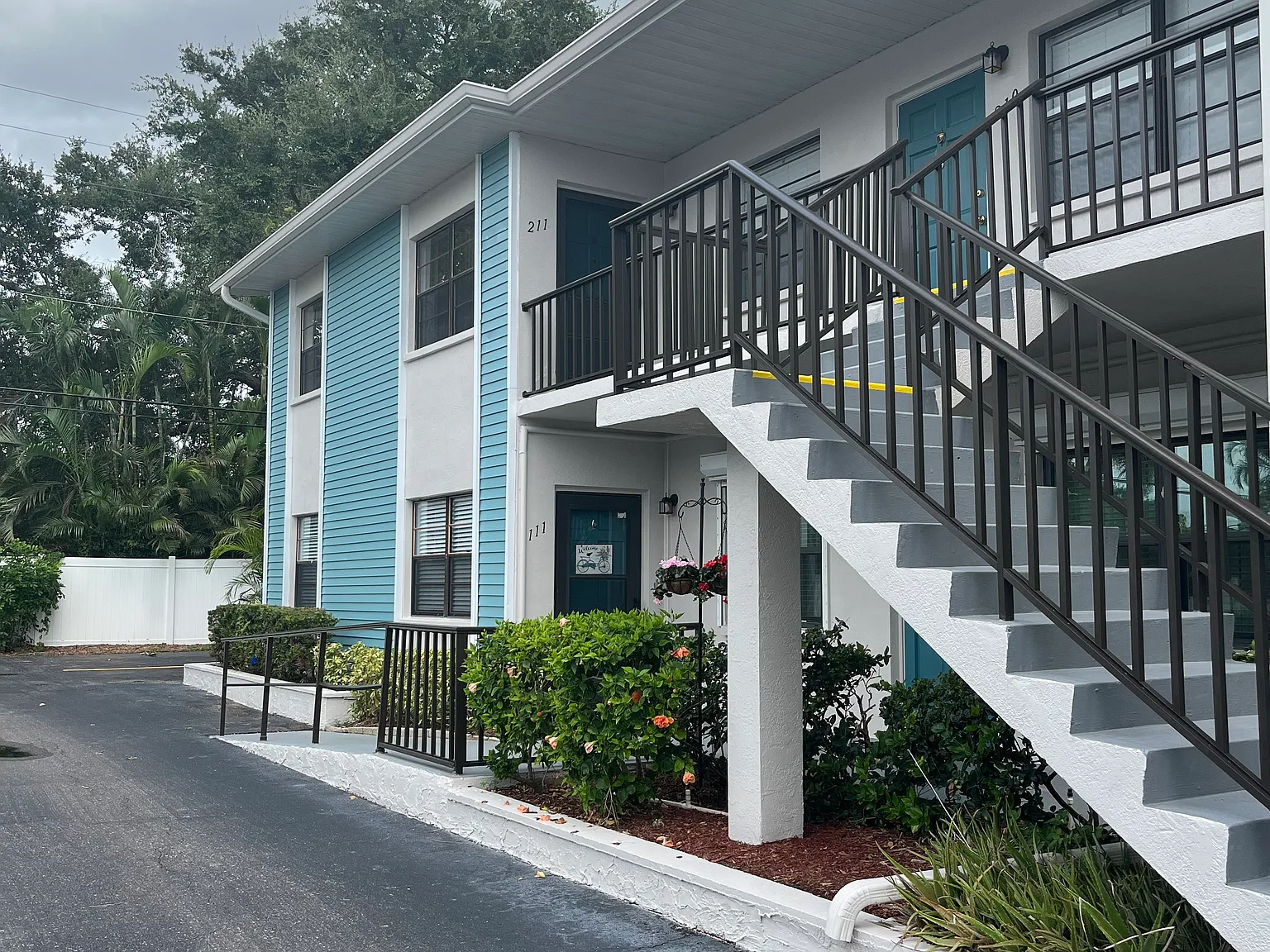 2 bed, 960 sqft, $1,600 — Photo 1