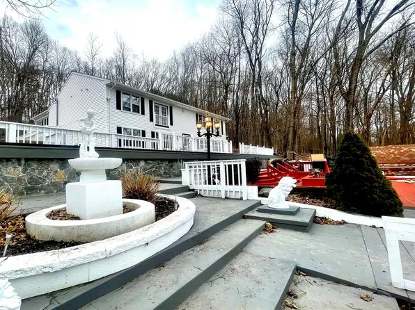 112 Woodbine St #1, Naugatuck, CT 06770