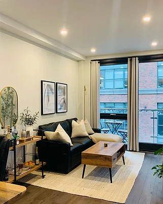 Rented by E Realty International Corp | media 31