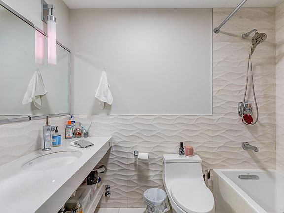 4th image of 70 W Burton Pl APT 2905