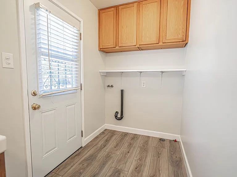 2031 N Parish Pl — Photo 8