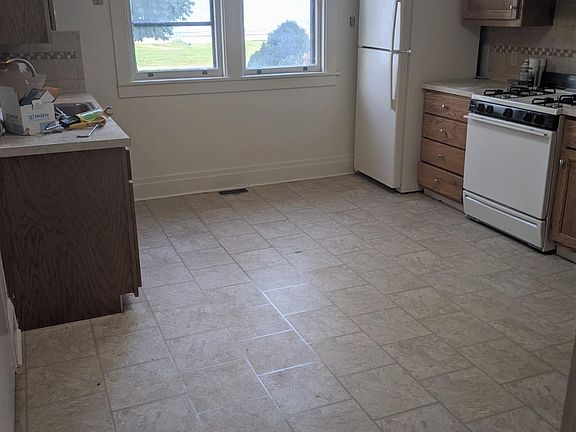 3rd image of 91 Laverack Ave APT 2