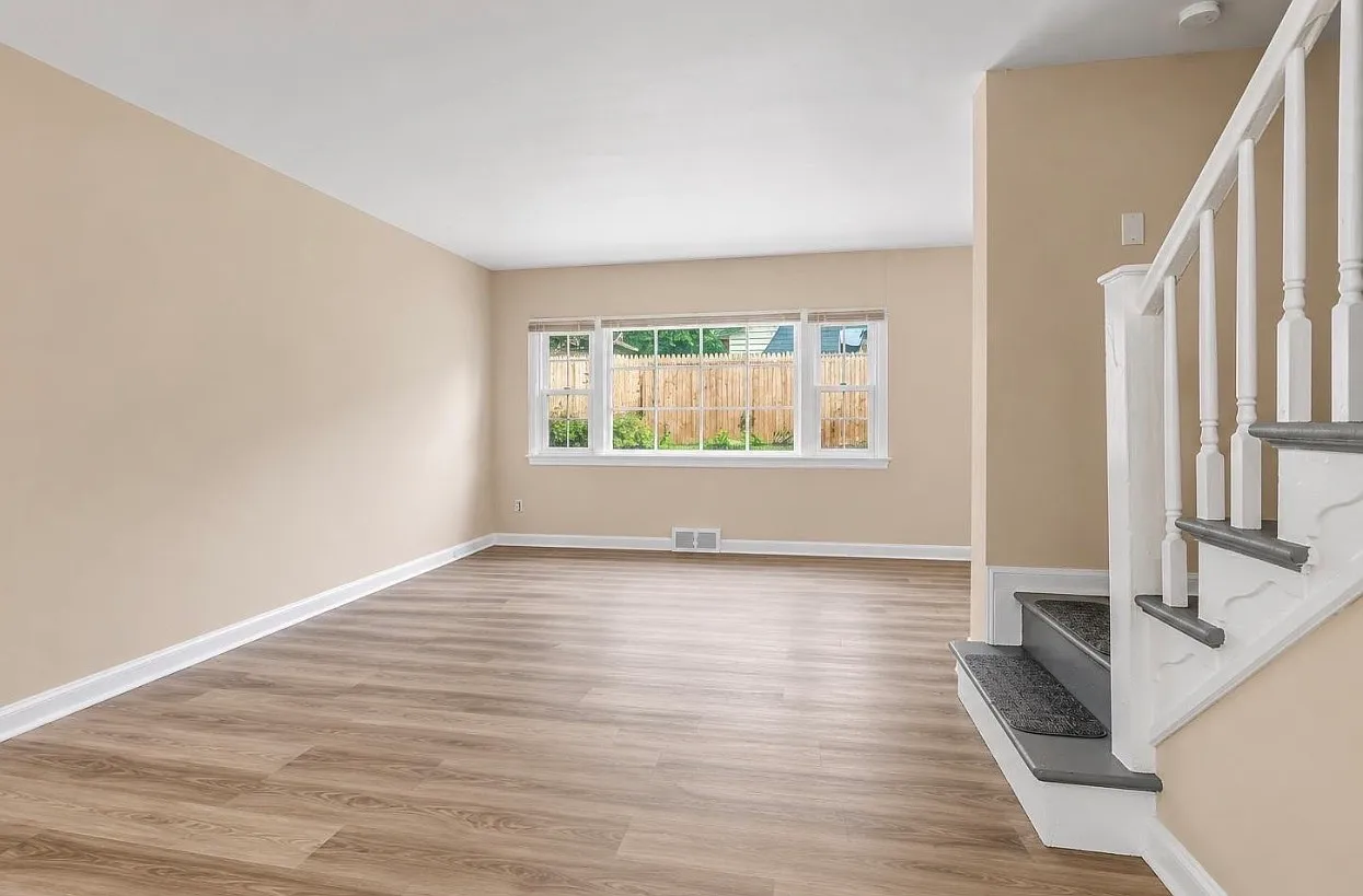3 bed, 1200 sqft, $1,700 — Photo 1