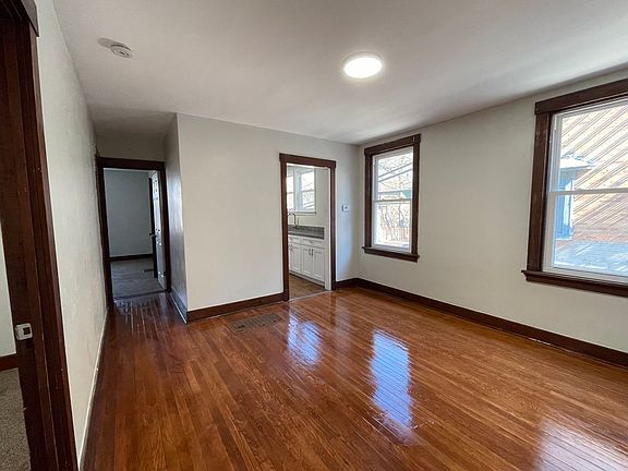4th image of 1155 Rebecca Ave #1