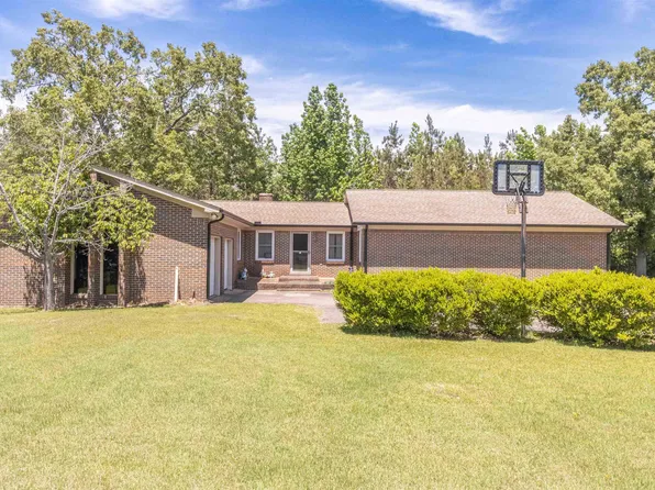 364 Debbie Cir, Selmer, TN 38375