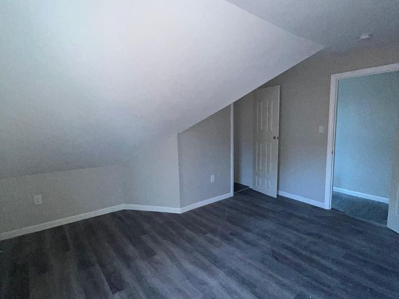 3rd image of 215 Jefferson St #3