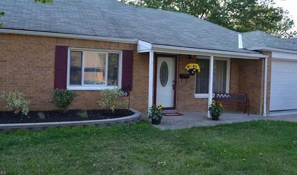 1st image of 680 Walnut Dr