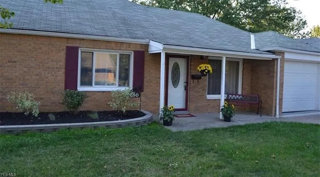 680 Walnut Dr photo 1