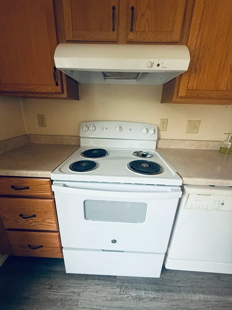 2 bed, 800 sqft, $1,400 — Photo 3