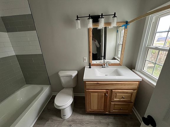 3rd image of 841 Bennett Ave #B