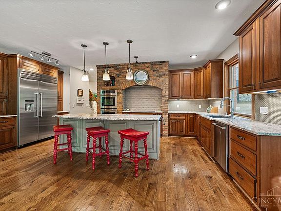 2nd image of 7883 Chestershire Dr