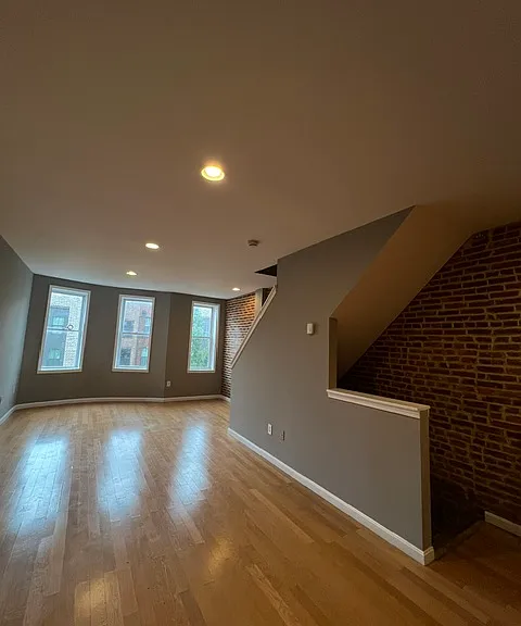 708 Lennox St #2 — Photo 3