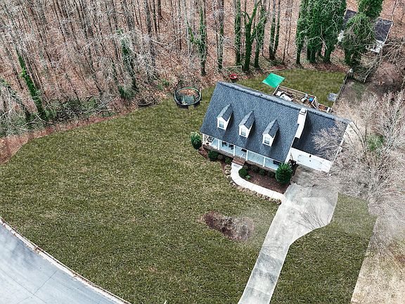 5th image of 950 Kelly Drive