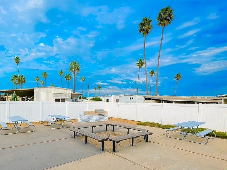 Royal Palms Mobilehome Community — Photo 6