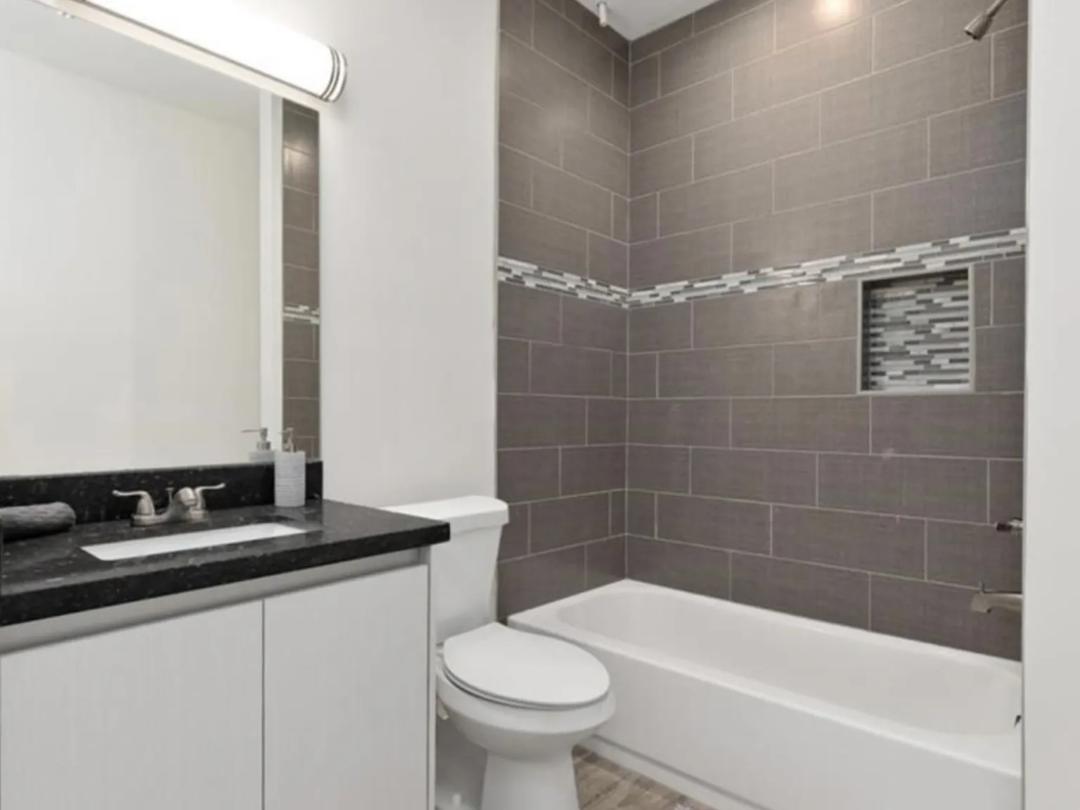 3806 Valeria - MonMack Place — Photo 4