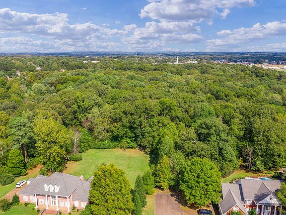 3rd image of 117 Greensborough Cv
