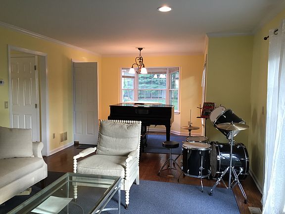 4th image of 38 Mead St APT 9
