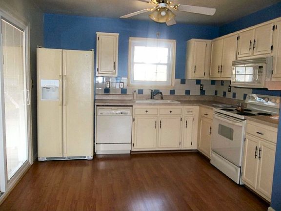 Eat-in Kitchen