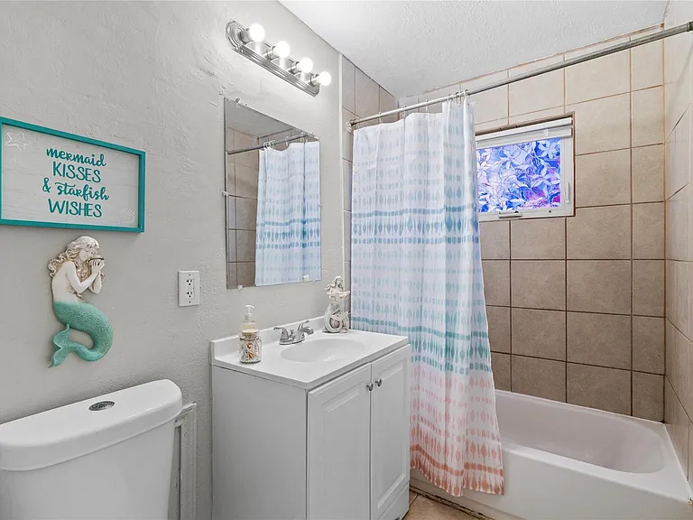 918 Winnie St #104 — Photo 8