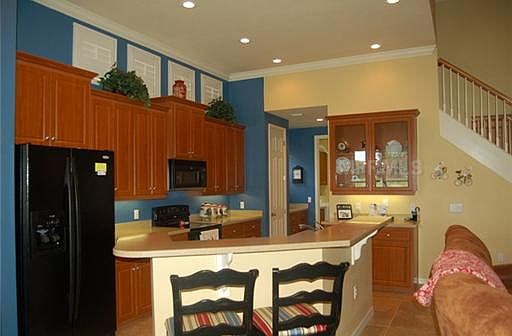 5th image of 2410 Laurel Glen Dr