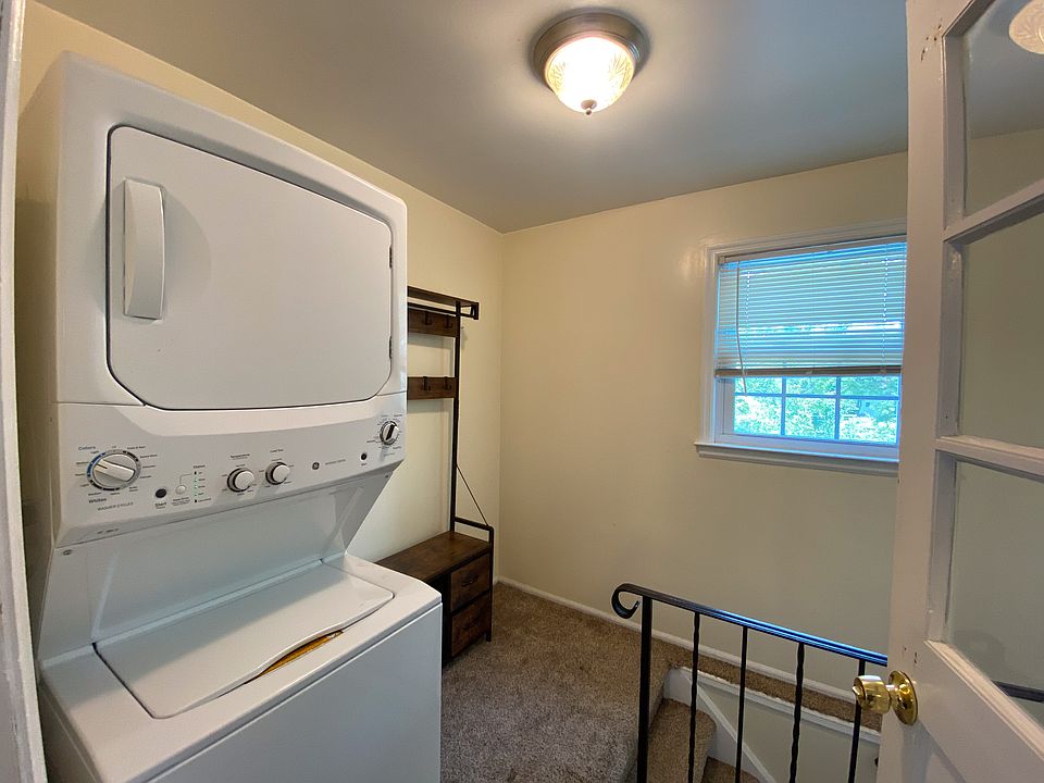 In-unit washer + dryer