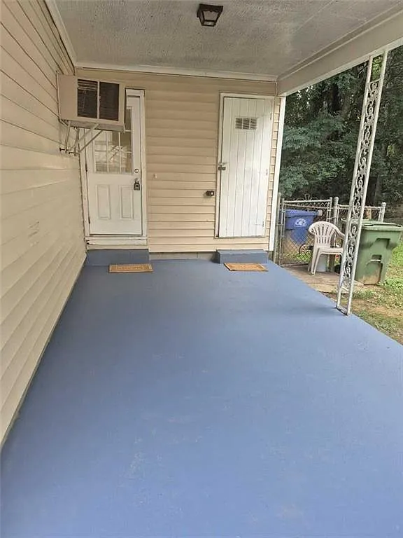 3 bed, 1.0 bath, 816 sqft, $1,800 — Photo 3