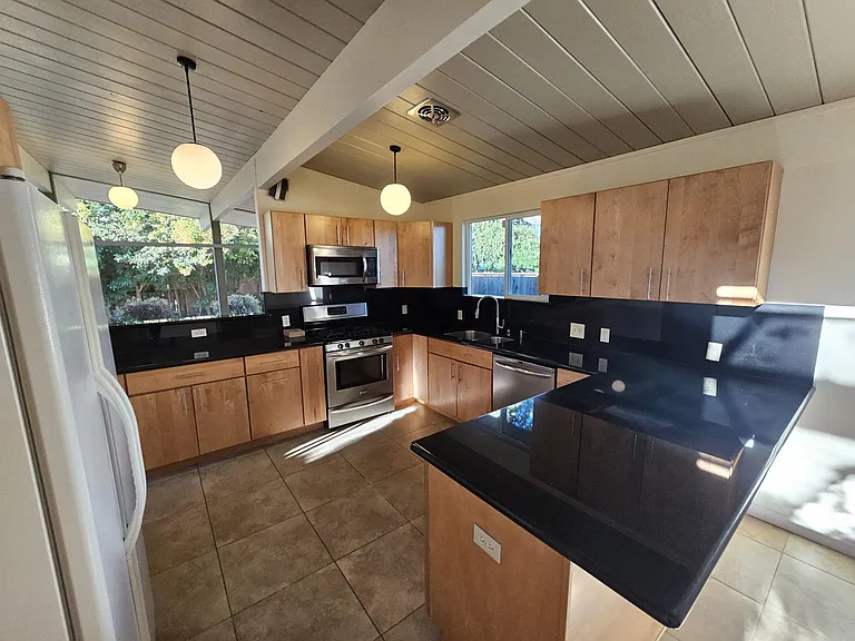 4100 Wilson Ln — Photo 4