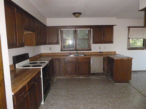 4th image of 3729 N Crestview Dr NW