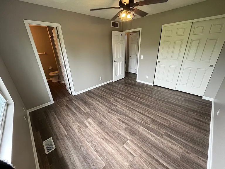 2704 Mesa St — Photo 4
