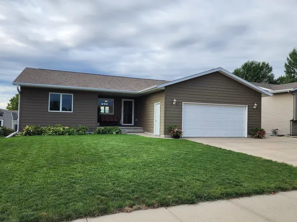 625 Sawgrass St, Yankton, SD 57078