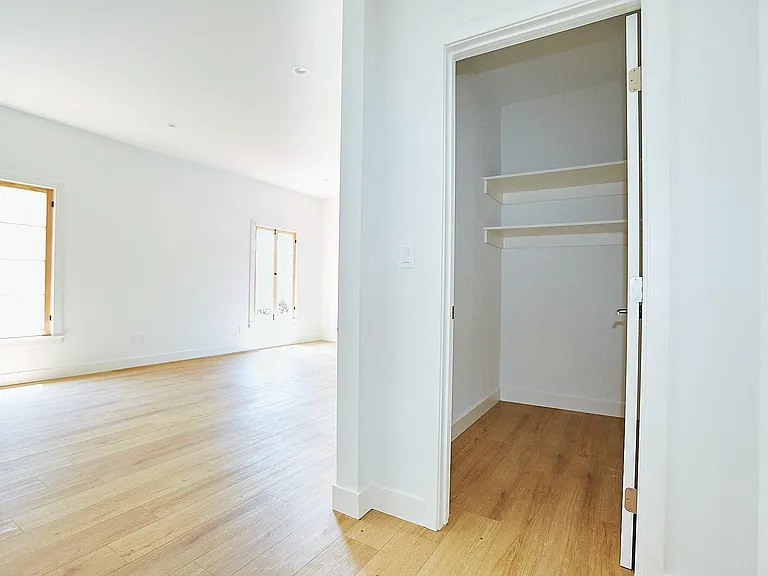 428 N Orange Grove Ave — Photo 14