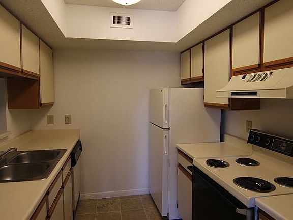 Fully Equipped Kitchen, Just bring a Microwave