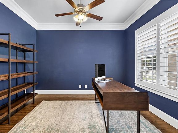 5th image of 2201 Whitman Ln