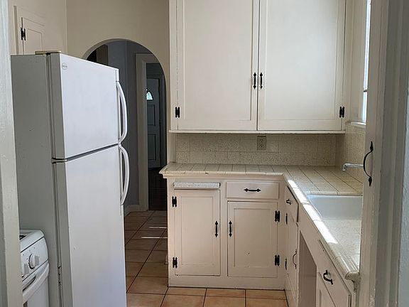 5th image of 560 S 7th St #F