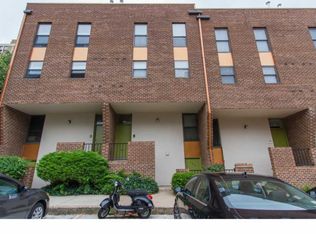 31 Hamilton Cir, Philadelphia, PA 19130