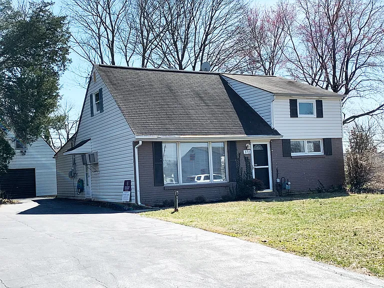 373 Heritage Ln — Photo 2