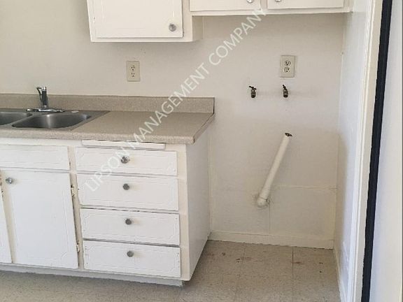 2nd image of 513 E Cypress St