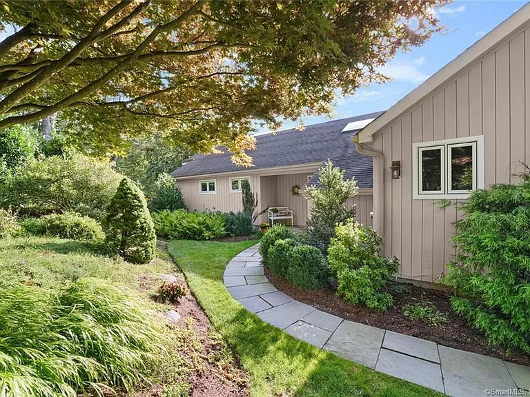 12 Signal Ln — Photo 1