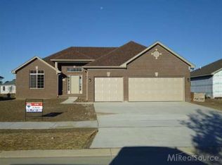 55161 Englewood Dr, Macomb, MI 48042