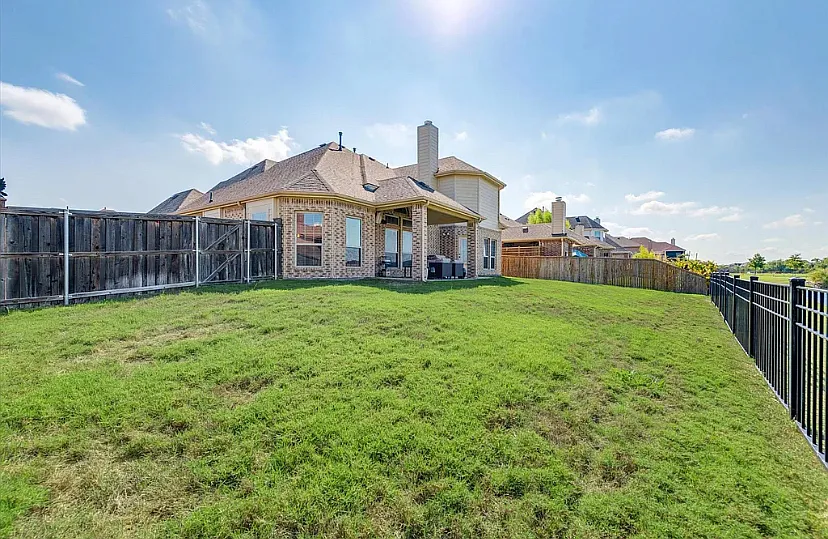 4 bed, 3.5 bath, 3530 sqft, $3,999 — Photo 4