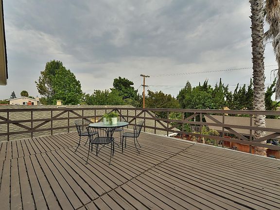 3rd image of 929 Iris Ave