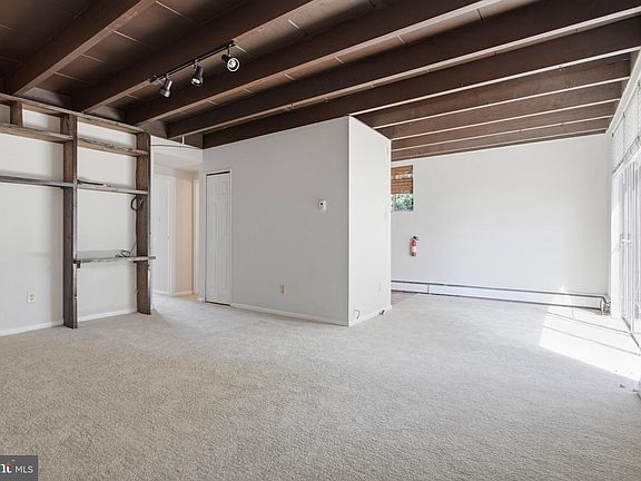 5th image of 100 E Glenolden Ave APT B6